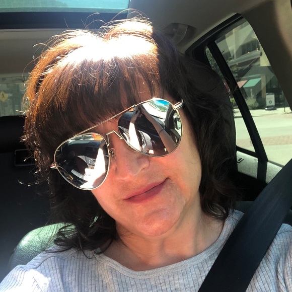 Meet your Posher, Kristin - Picture 1 of 1